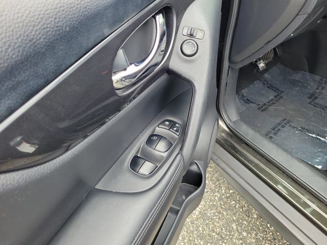 Used 2017 Nissan Rogue SV FWD image 16