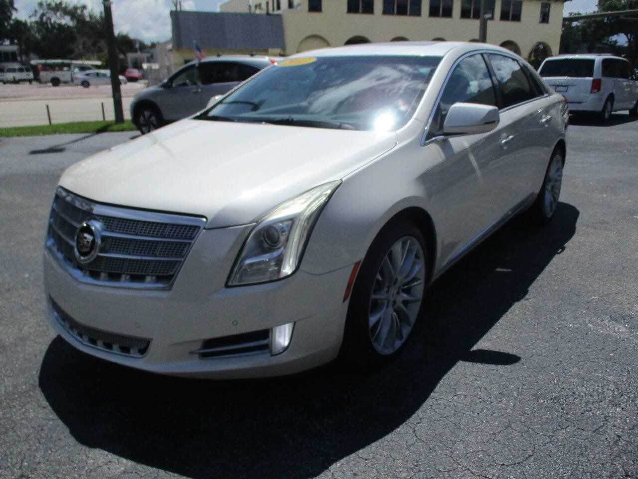 Used 2013 Cadillac XTS Platinum FWD image 4