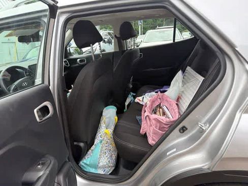 Used 2024 Hyundai Venue SEL FWD image 20
