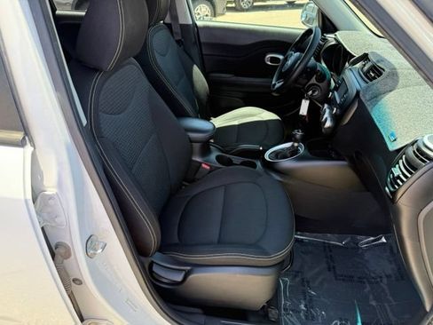 Used 2016 Kia Soul + FWD image 28