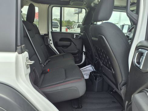 Used 2022 Jeep Wrangler Unlimited Rubicon AWD/4WD image 8