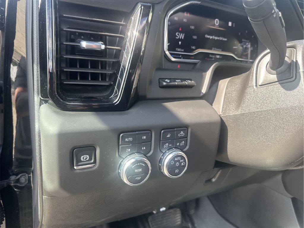 Used 2025 GMC Sierra 2500 AT4X AWD/4WD image 32