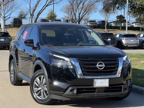 Certified 2025 Nissan Pathfinder S image 2