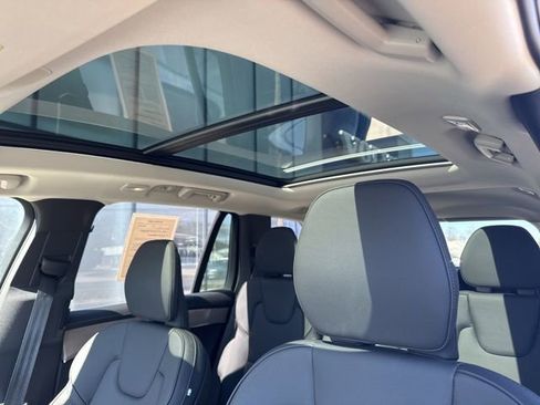 Certified 2025 Volvo XC90 B6 Plus image 25