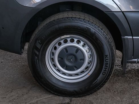 Used 2024 Mercedes-Benz Sprinter 2500 image 10