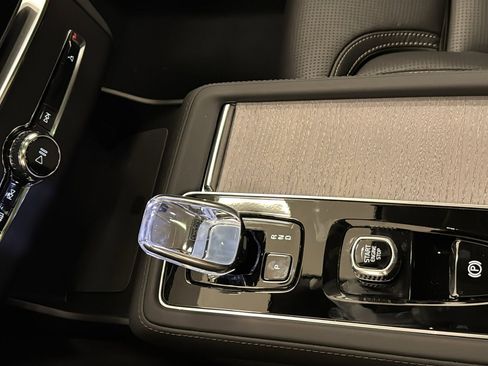 New 2026 Volvo XC90 T8 Ultra w/ Protection Package Premier AWD/4WD image 19