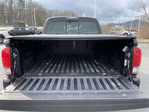 Used 2018 Toyota Tacoma SR image 14