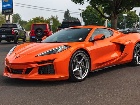 Used 2025 Chevrolet Corvette E-Ray AWD/4WD image 5