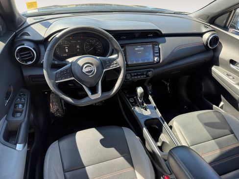 Used 2023 Nissan Kicks SR w/ SR Premium Package FWD image 15