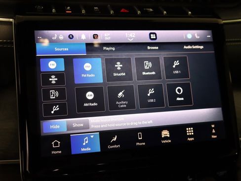 Used 2024 Jeep Grand Cherokee Limited w/ Black Appearance Package image 32