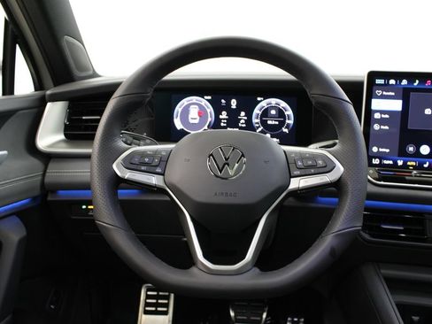 New 2026 Volkswagen Tiguan SE R-Line FWD image 22