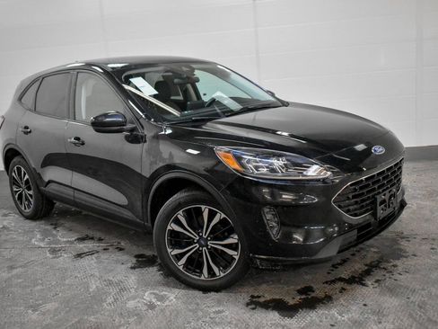 Used 2022 Ford Escape SE w/ SE Sport Appearance Package image 1