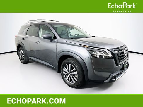 Used 2024 Nissan Pathfinder SL w/ Black Appearance Package AWD/4WD image 1