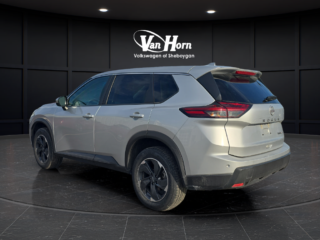 Used 2024 Nissan Rogue SV AWD/4WD image 5