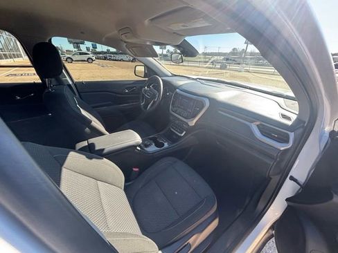 Used 2023 GMC Acadia SLE image 13