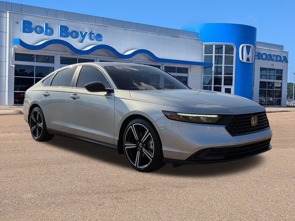 Used 2025 Honda Accord Sport image 3