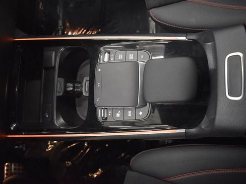 Used 2023 Mercedes-Benz GLB 250 4MATIC image 29