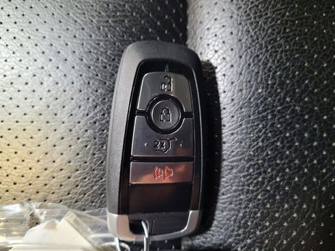 Used 2021 Ford Explorer XLT RWD image 32