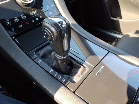 Used 2015 Ford Taurus Limited w/ Equipment Group 301A FWD image 21