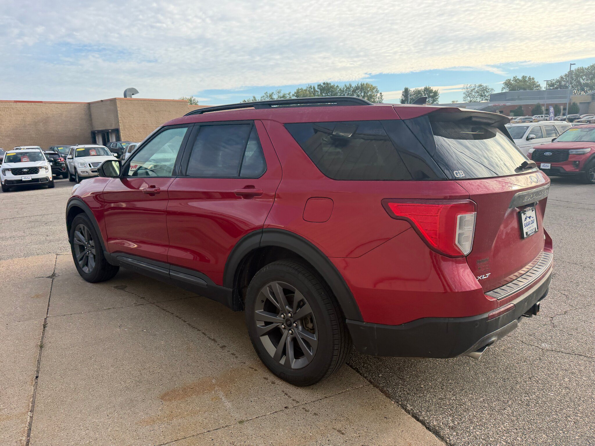 Used 2023 Ford Explorer XLT w/ Equipment Group 202A AWD/4WD image 4