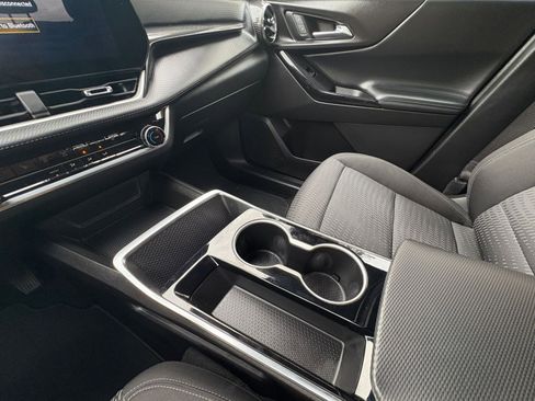 Used 2025 Chevrolet Equinox LT image 38