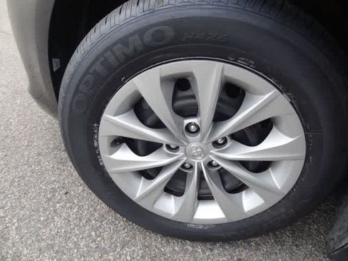 Used 2017 Toyota Camry LE FWD image 29