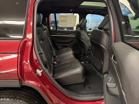 New 2025 Jeep Grand Cherokee Limited image 28