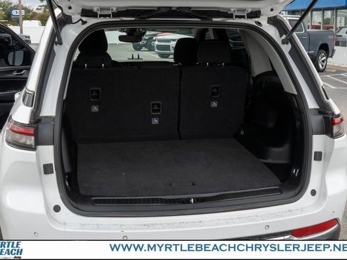 Certified 2023 Jeep Grand Cherokee Laredo image 29