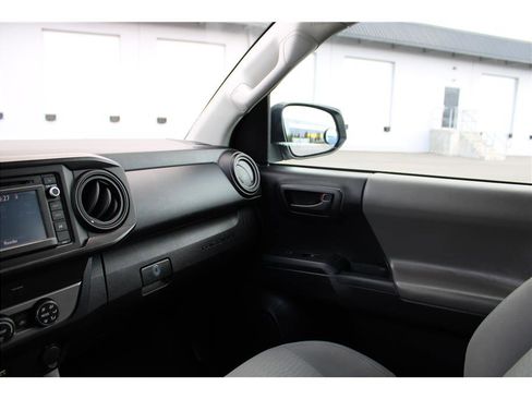 Used 2019 Toyota Tacoma 2WD Access Cab image 30