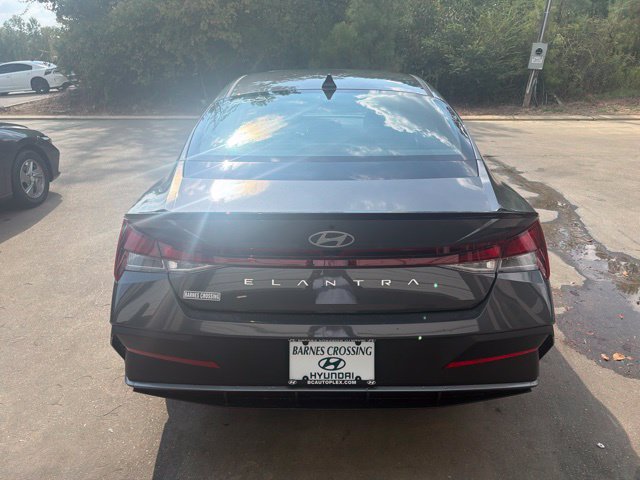 New 2026 Hyundai Elantra SEL Sport FWD image 4