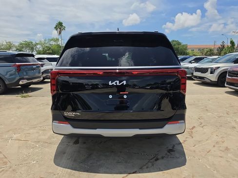 New 2026 Kia Carnival EX FWD image 7