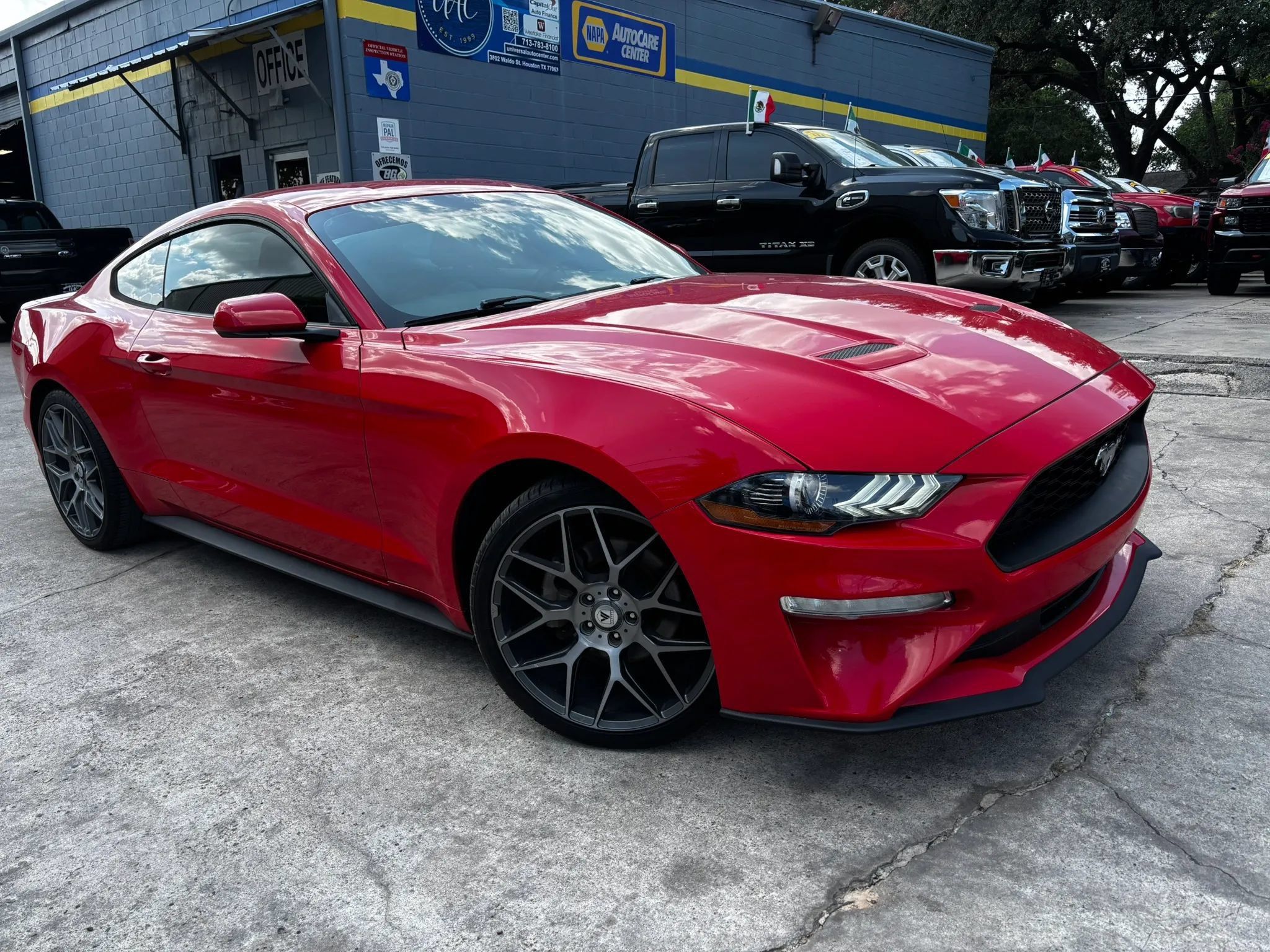 Used 2019 Ford Mustang Coupe RWD image 4