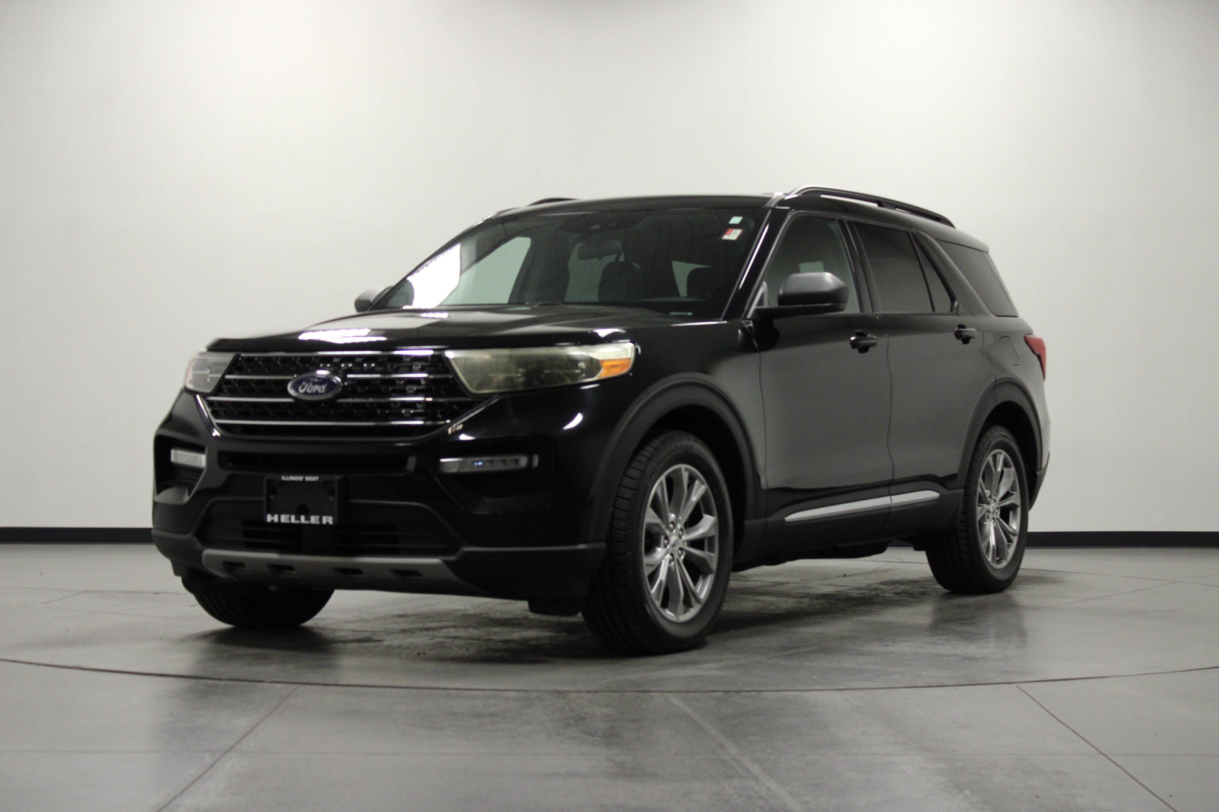 Used 2020 Ford Explorer XLT w/ Equipment Group 202A AWD/4WD image 8