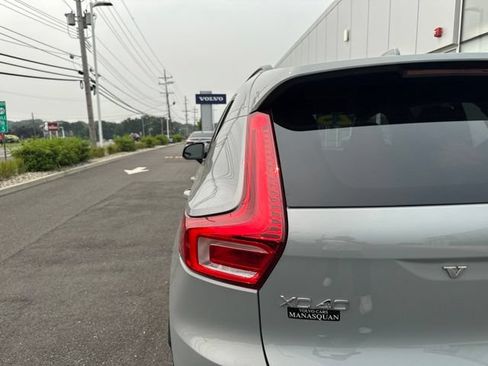 Certified 2025 Volvo XC40 B5 Plus AWD/4WD image 10