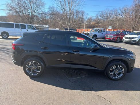 Used 2024 Chevrolet Trax LT w/ Driver Confidence Package image 6