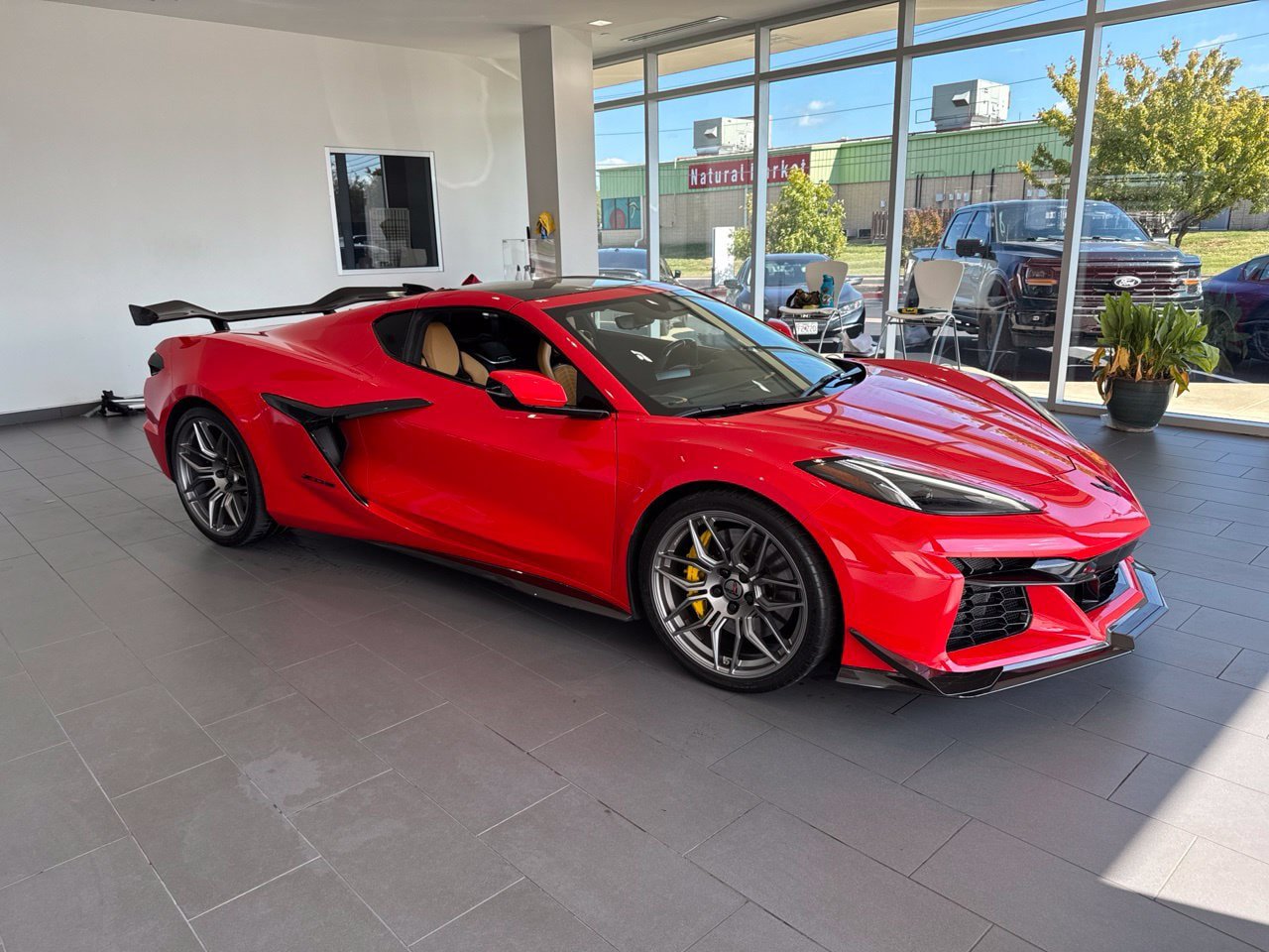 Used 2025 Chevrolet Corvette Z06 RWD image 1