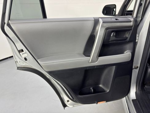 Used 2010 Toyota 4Runner SR5 image 38