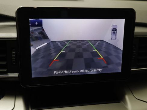 Used 2022 Ford Explorer XLT w/ Equipment Group 202A image 9