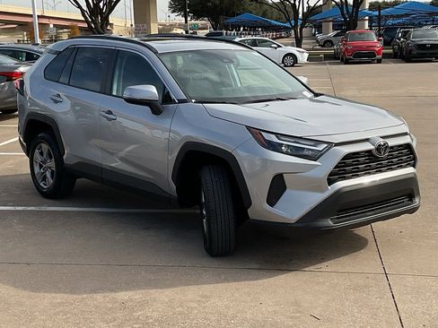 Used 2025 Toyota RAV4 XLE image 4