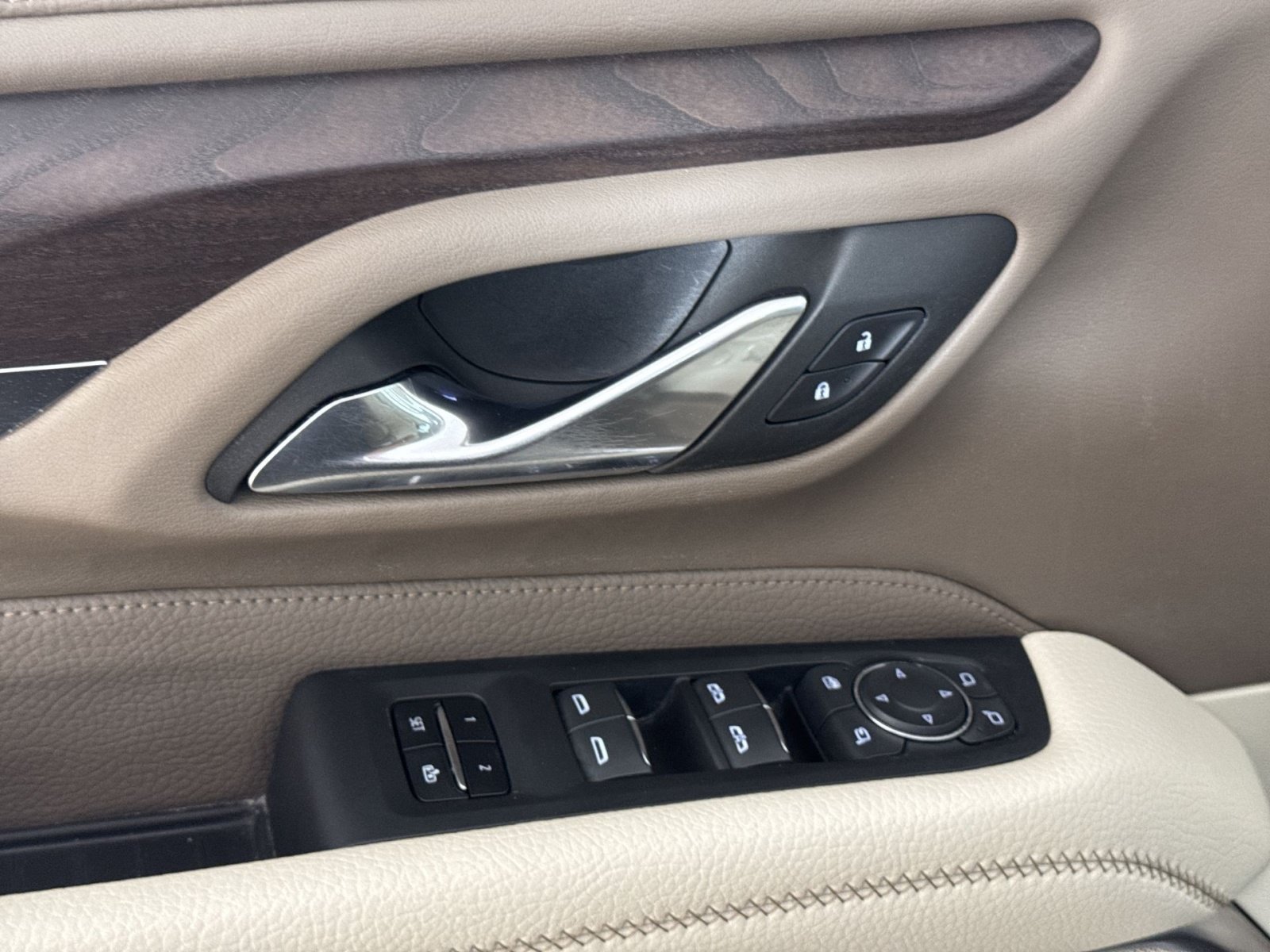 Used 2023 GMC Yukon Denali AWD/4WD image 15