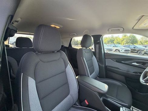 Used 2023 Chevrolet TrailBlazer LT FWD image 11