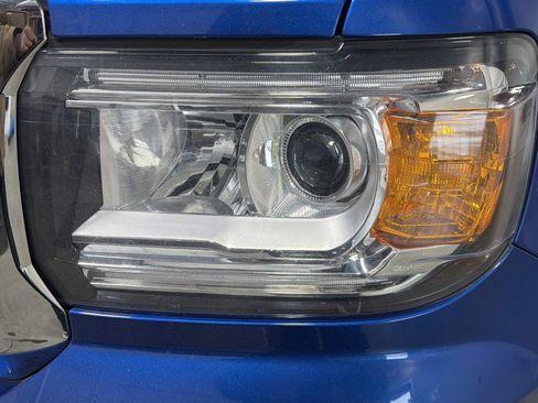 Used 2019 GMC Canyon SLT w/ Driver Alert Package image 8