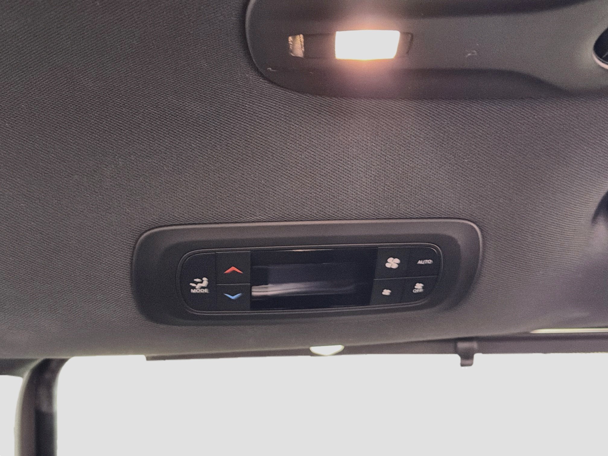 Used 2021 Chrysler Pacifica Limited w/ Uconnect Theater Family Group FWD image 27