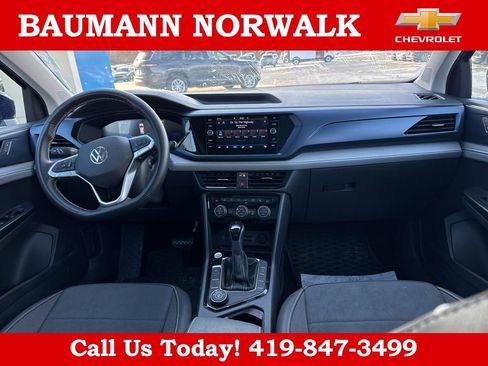 Used 2024 Volkswagen Taos SE w/ Panoramic Sunroof Package AWD/4WD image 31