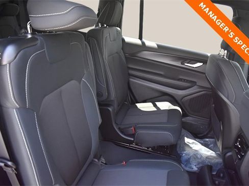 New 2025 Jeep Grand Cherokee L Laredo w/ Luxury Tech Group I image 19