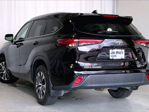 Used 2022 Toyota Highlander XLE image 10
