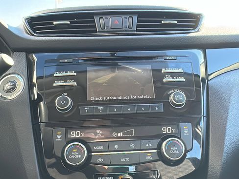 Used 2018 Nissan Rogue Sport SV image 19