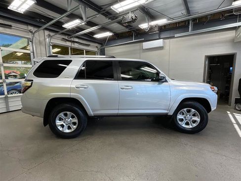 Used 2019 Toyota 4Runner SR5 RWD image 6