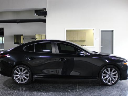 Used 2021 MAZDA MAZDA3 s FWD image 2