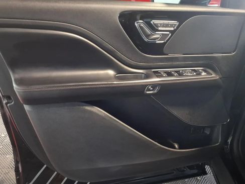 Used 2022 Lincoln Aviator AWD image 17